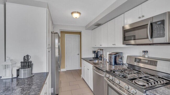 Building Photo - 1226 1/2 Briarwood Rd-