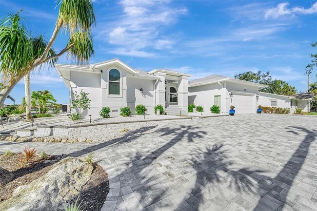 Building Photo - 2287 Bayshore Rd