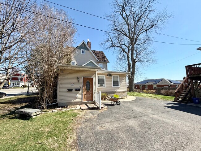 Building Photo - 604 Primos Ave