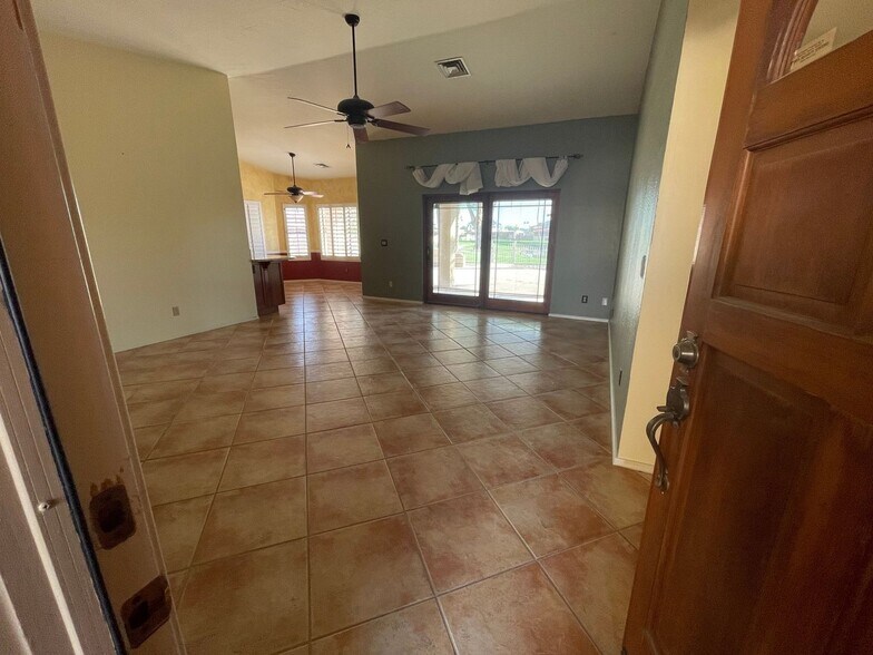 Building Photo - 9437 E Minnesota Ave