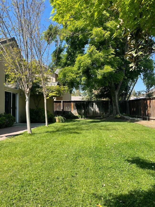 Building Photo - Wonderful home located in the Dominion Com...