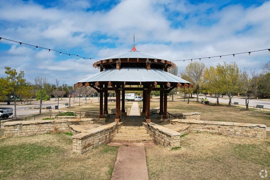Building Photo - 9004 Cypress Creek Rd
