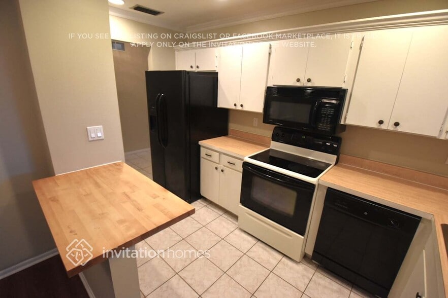 Building Photo - 11840 69th Way