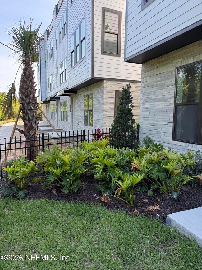 Building Photo - 2054 Prudential Dr