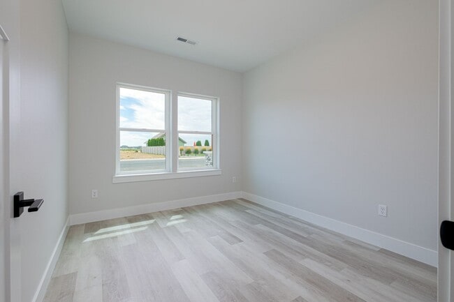 Building Photo - Beautiful New Home for Rent in Quincy
