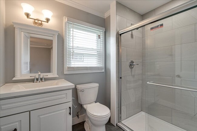 Building Photo - 3 bedroom home in Red Bank!