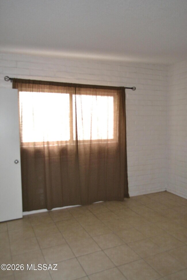 Building Photo - 3865 E Glenn St