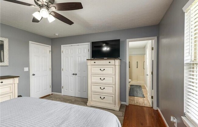 Building Photo - 3BR/2BR Home For Rent - Fenced Back Yard w...