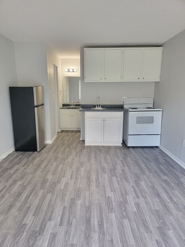 Building Photo - Newly Renovated - Alcoa Studio Apartments – Convenient Location!