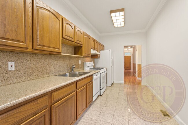 Building Photo - 1640-1642-1642 Leavenworth St