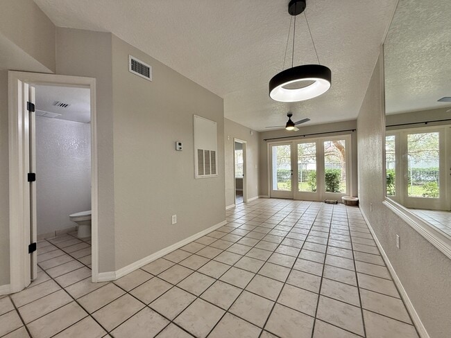 Building Photo - 2954 Sadina St