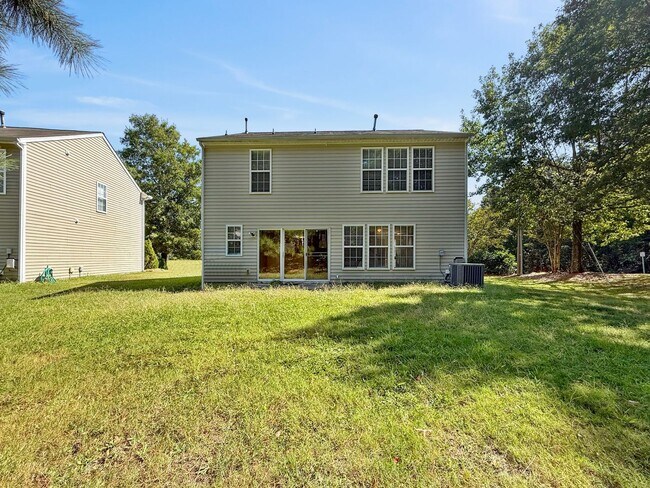 Building Photo - Stunning 4-bedroom, 2.5-bathroom home loca...