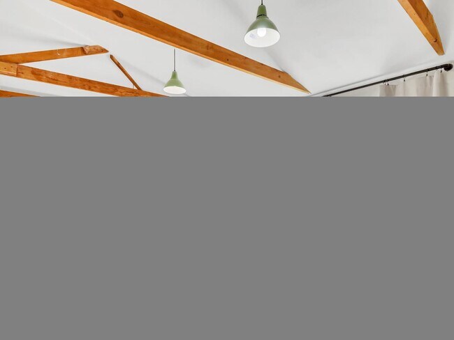 Building Photo - 544 W 17th Pl