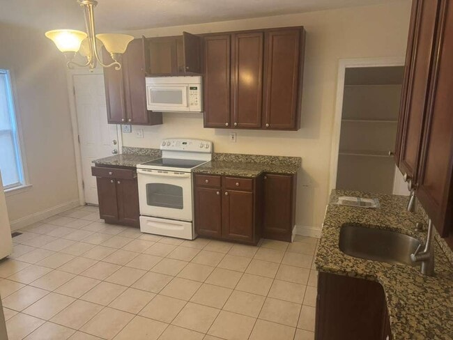 Building Photo - 293 School St