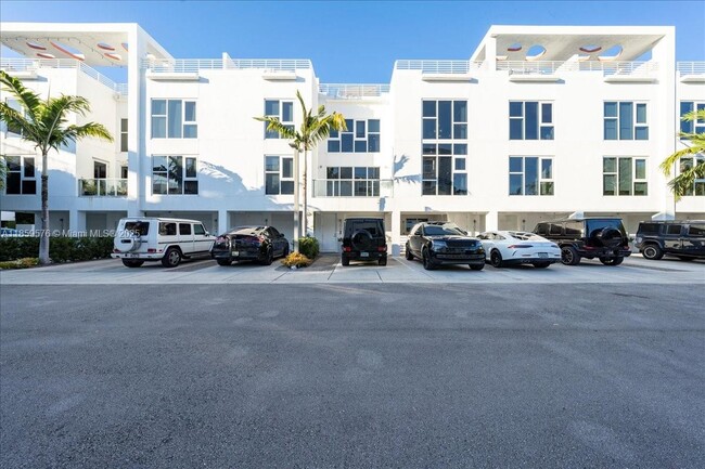 Building Photo - 455 NE 39th St