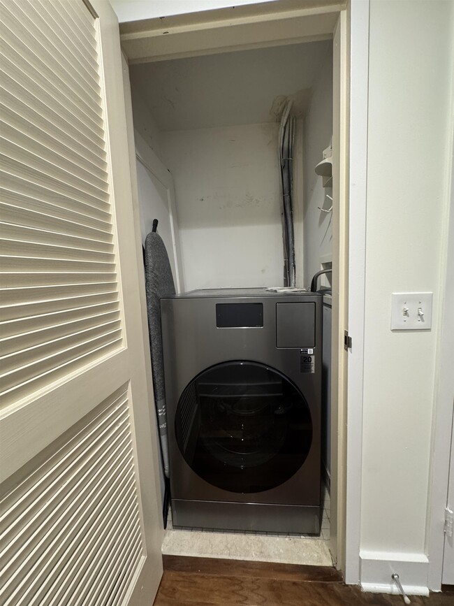 Building Photo - 800 Jackson St