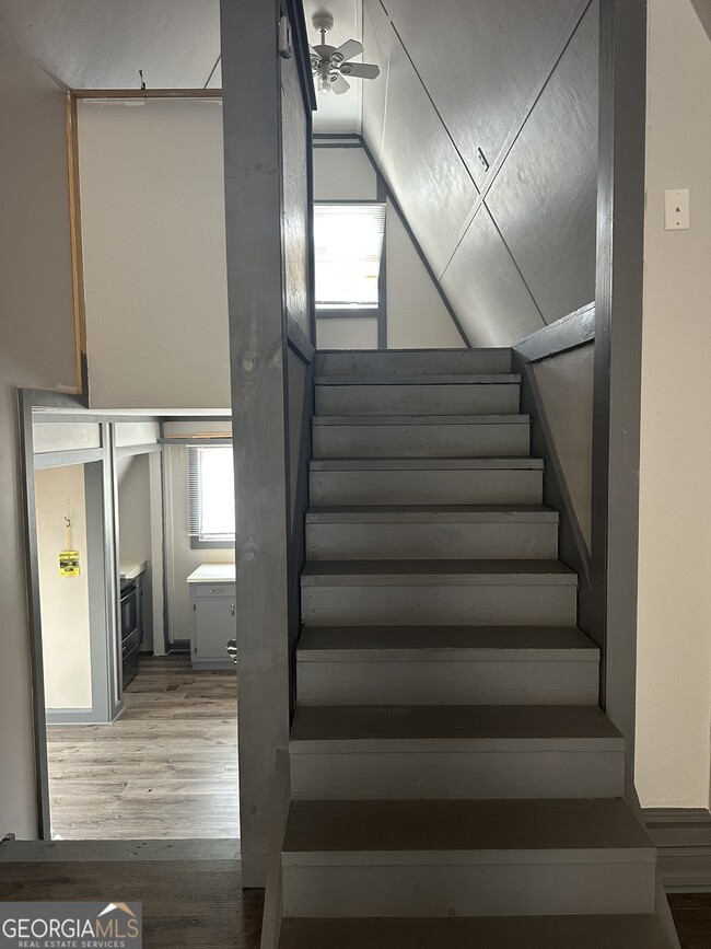 Building Photo - 4984 Donald Dr