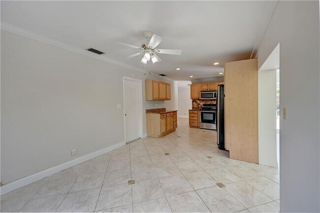 Building Photo - 110 Seminole Ln