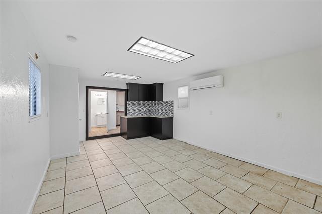 Building Photo - 916 W Sanford St