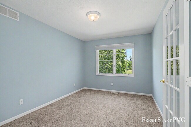 Building Photo - 2107 Blue Bell Way