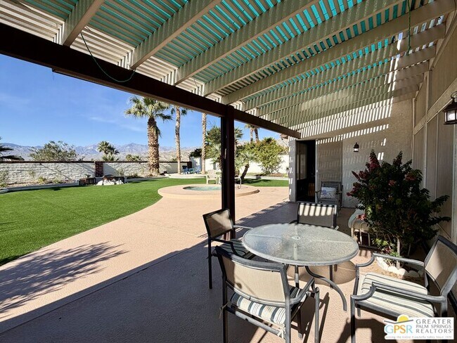 Building Photo - 9939 Vía Real