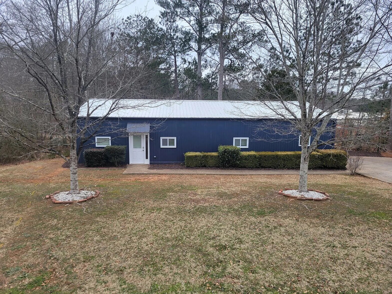 Building Photo - Room in House on Cogburn Rd