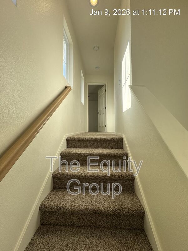 Building Photo - 816 W Loyola Ave