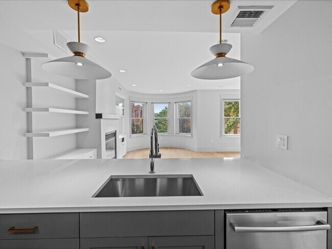 Building Photo - 81 Saint Botolph St