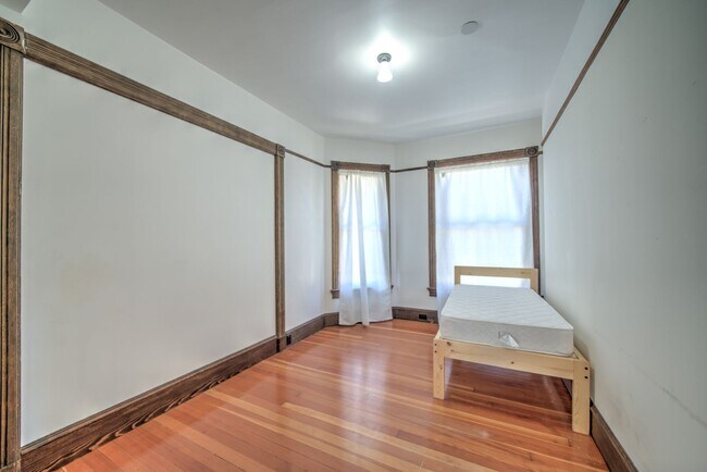 Building Photo - 2225 Blake St