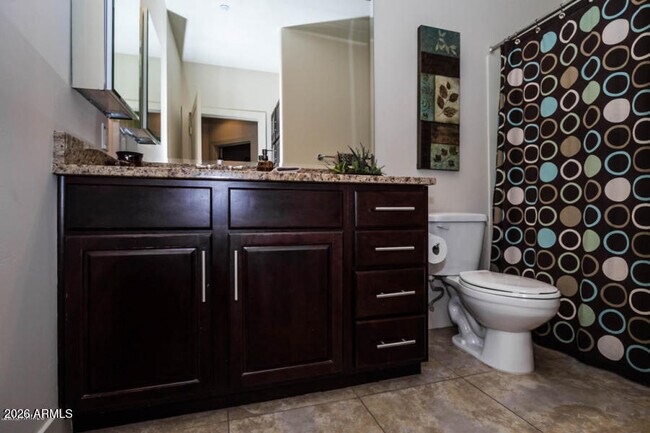 Building Photo - 945 E Playa Del Norte Dr