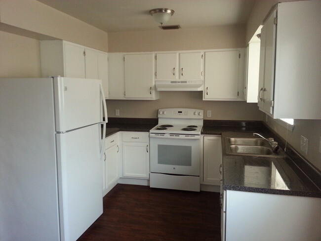 Building Photo - 1113 Primrose Avenue