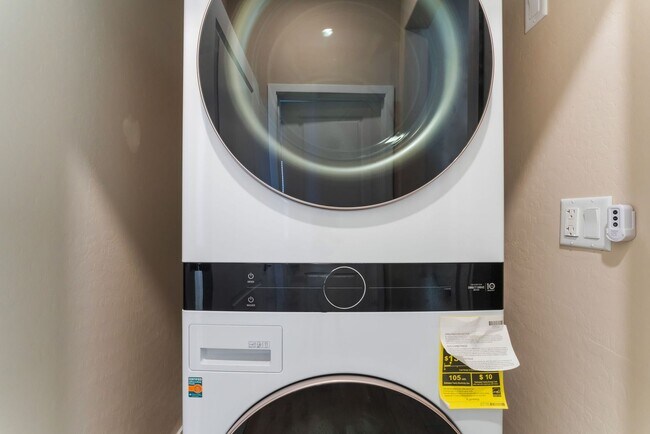 Building Photo - A Meticulously Upgraded Townhouse  *Age Restricted 55+