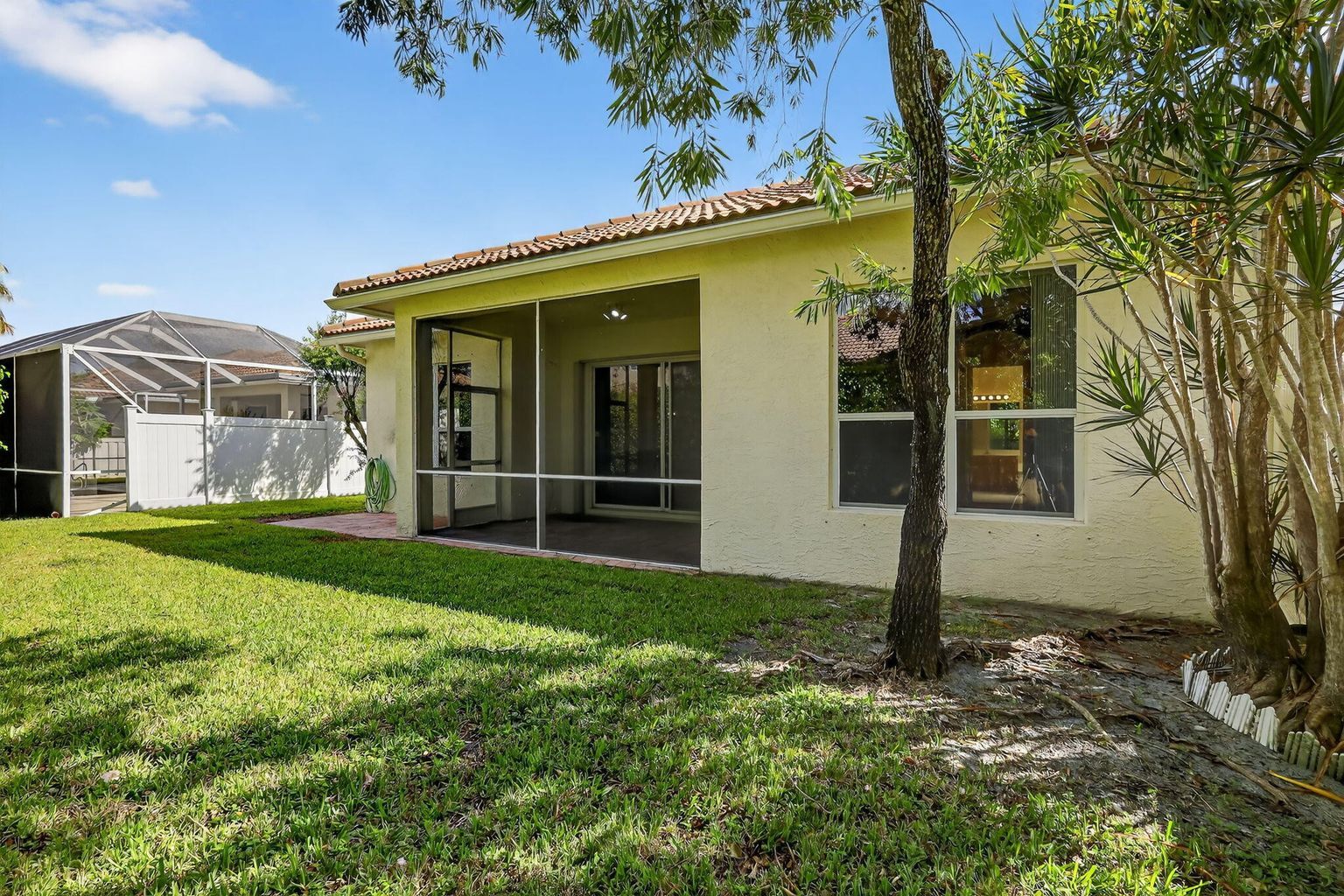 Building Photo - 8650 High Cay