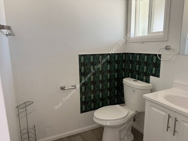 Building Photo - *** Please call us @ 661-266-1400 for info...