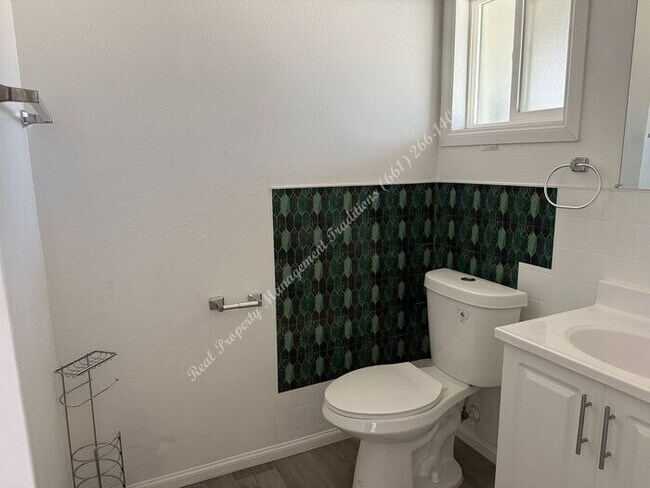 Building Photo - *** Please call us @ 661-266-1400 for information on availability, showings and applications proc...