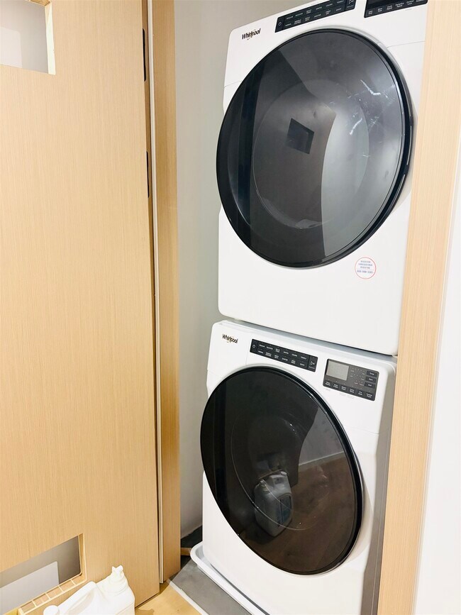 Building Photo - 211 70th St