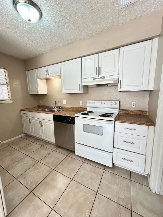 Building Photo - Well-Maintained 3-Bed / 2.5-Bath Home in Central Arlington