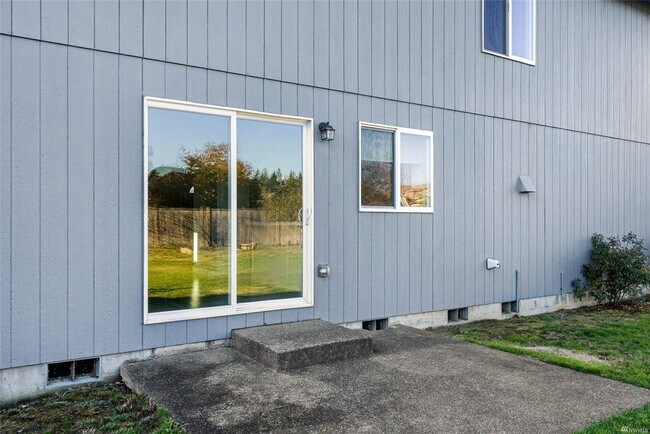 Building Photo - Cul-de-sac neighborhood