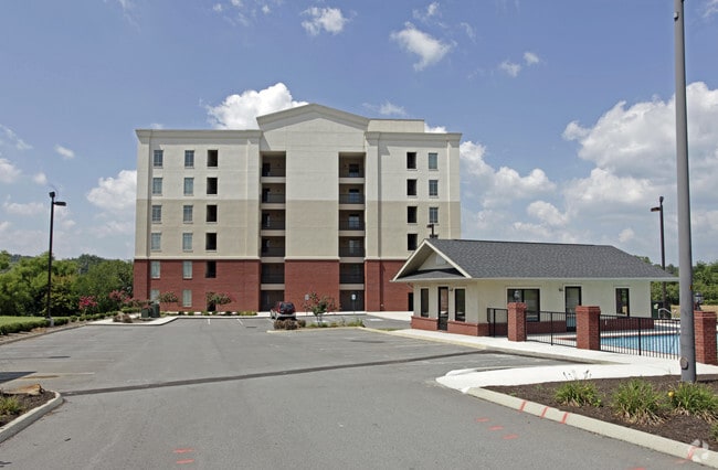 Building Photo - River Crossing Condo