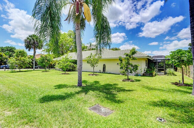 Building Photo - 6833 Bianchini Cir