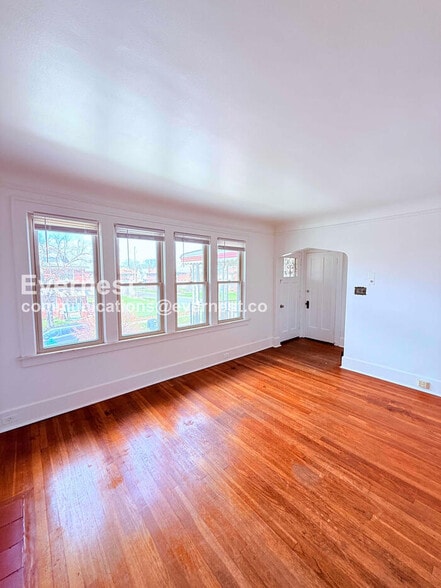 Building Photo - 3209 W Grand St