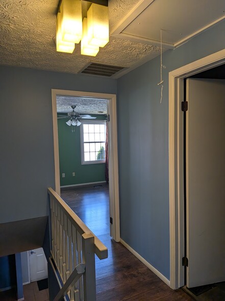 Building Photo - 2854 S Meade St