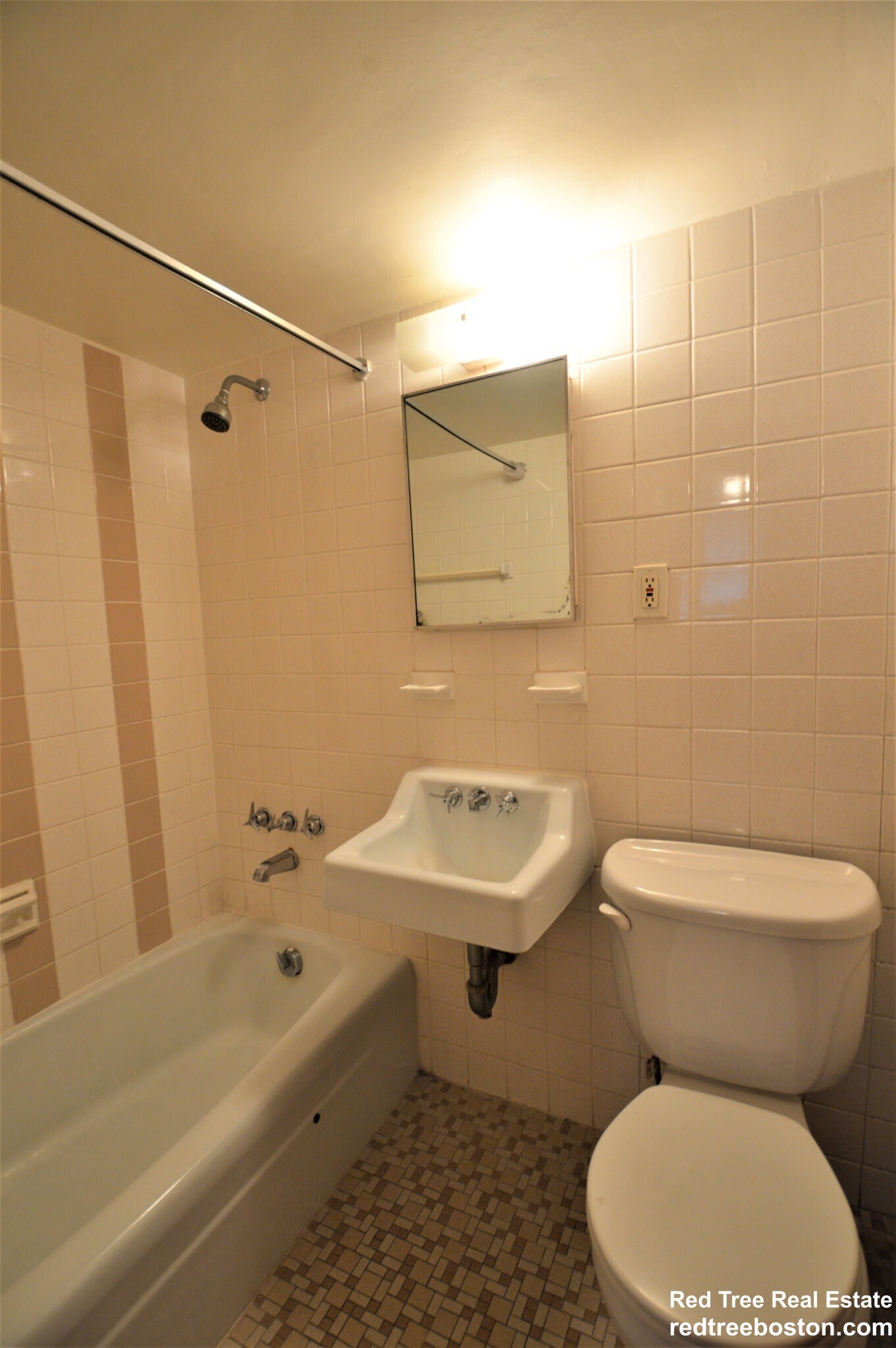 Building Photo - 168 N Beacon St