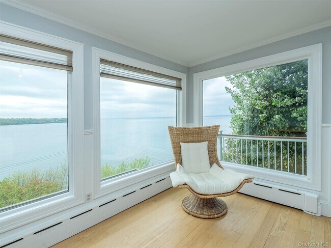 Building Photo - 24 Bay Ave