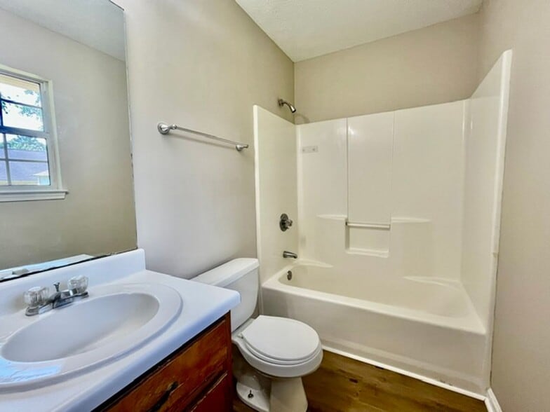 Building Photo - 9 Pebblecreek Dr NW