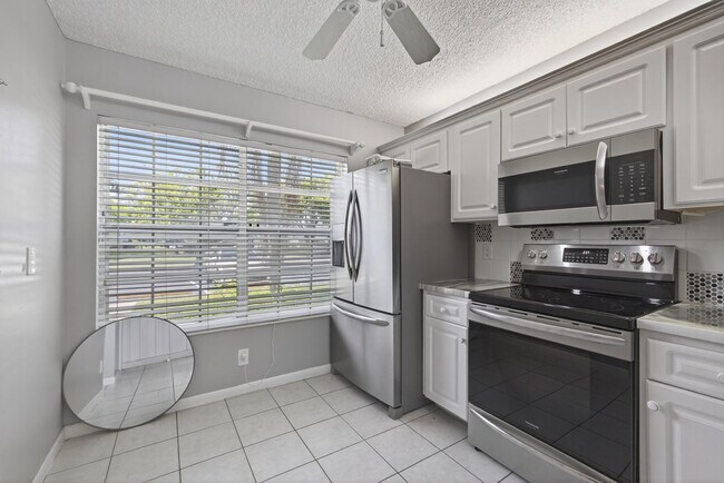 Building Photo - 3708 Savoy Ln