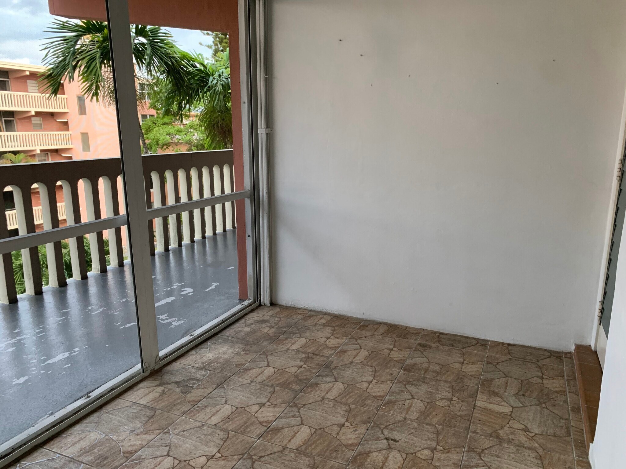 Building Photo - 180 NE 12th Ave