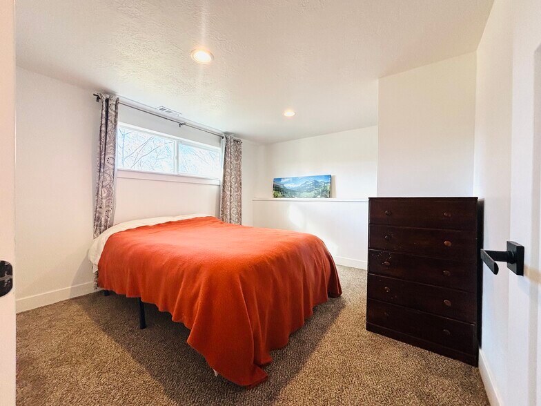 Room#2 - 4459 S Butterfield St