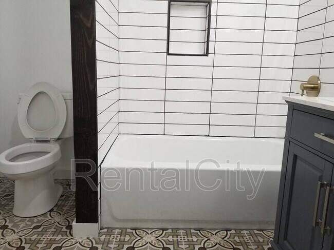 Building Photo - 621 Arlington Ave