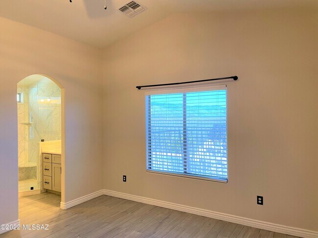Building Photo - 8373 S Egyptian Dr